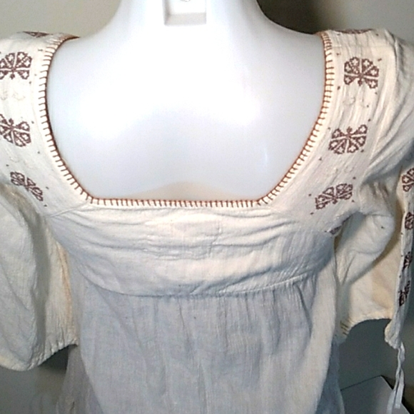 CUTE BOHO EMBROIDERED TOP ,HOOK & EYE CLOSE BY FREE PEOPLE - Picture 5 of 11